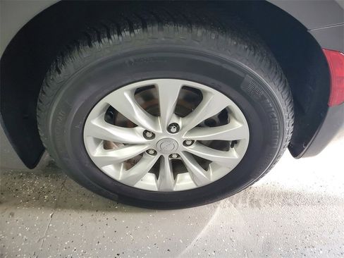 Used 2017 Chrysler Pacifica Touring-L image 31