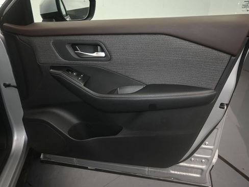 Used 2023 Nissan Rogue SV AWD/4WD image 15