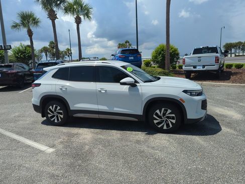 Used 2025 Volkswagen Tiguan S FWD image 2