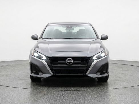 Used 2025 Nissan Altima 2.5 SV image 2