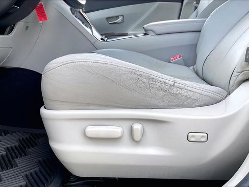 Used 2011 Toyota Venza w/ Leather Pkg FWD image 34