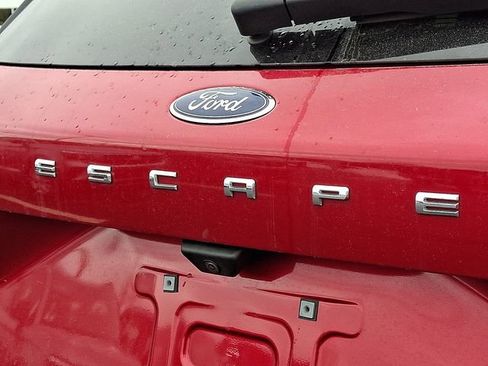 Used 2022 Ford Escape SE image 30