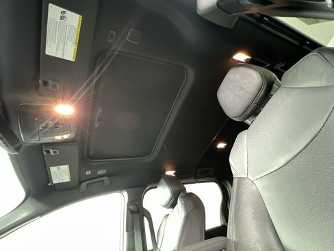 Used 2025 Toyota Sienna Platinum image 21