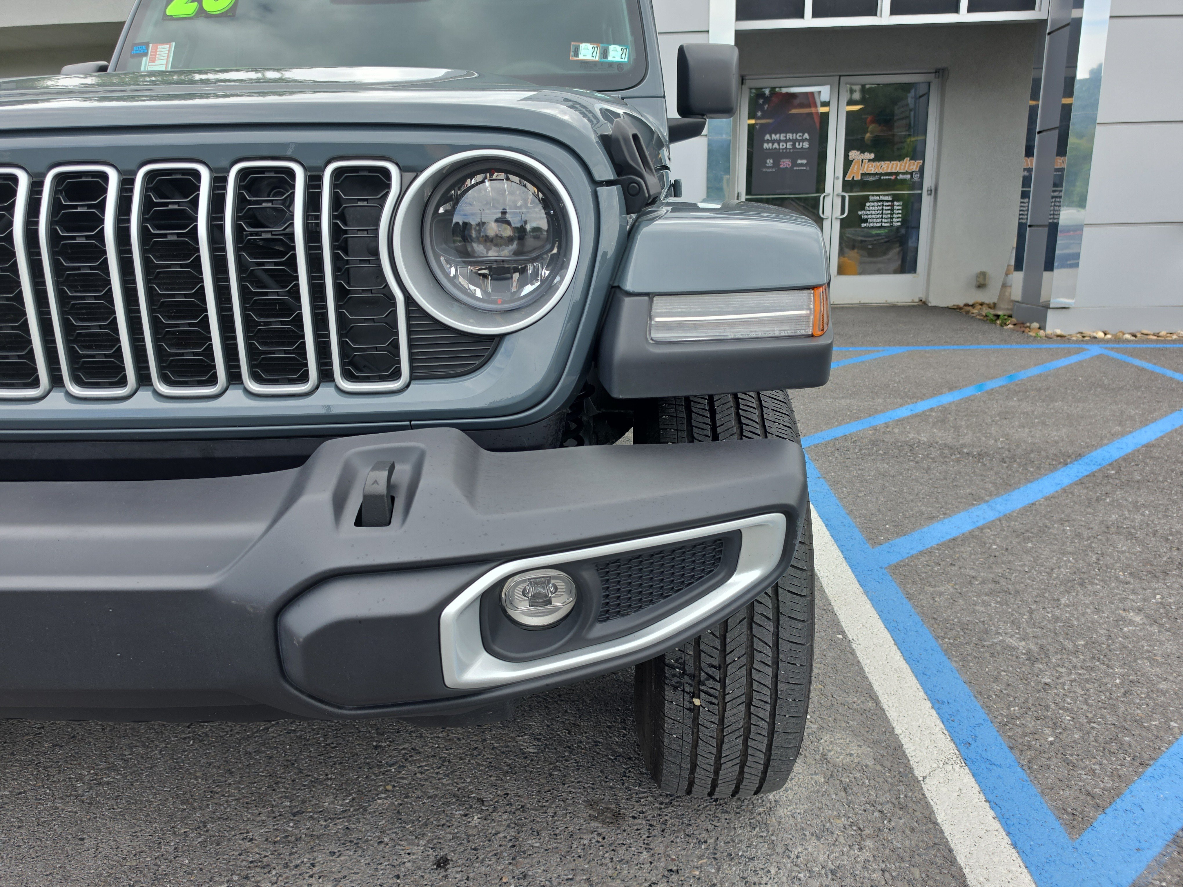 Used 2026 Jeep Wrangler Unlimited Sahara AWD/4WD image 10