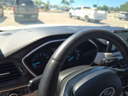 Certified 2022 Ford Escape SE w/ SE Sport Appearance Package image 9