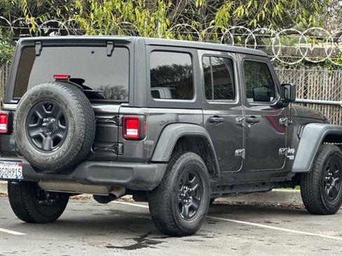 Used 2018 Jeep Wrangler Unlimited Sport image 3
