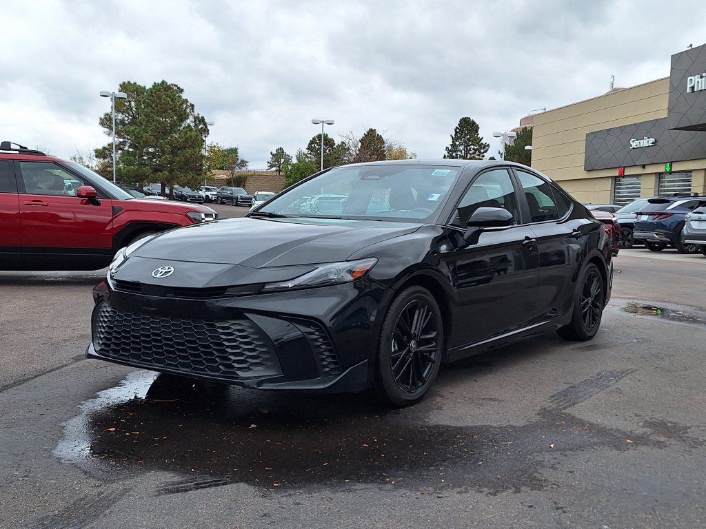Used 2025 Toyota Camry SE FWD image 7
