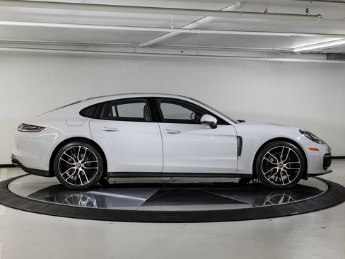 Certified 2023 Porsche Panamera Platinum Edition image 8