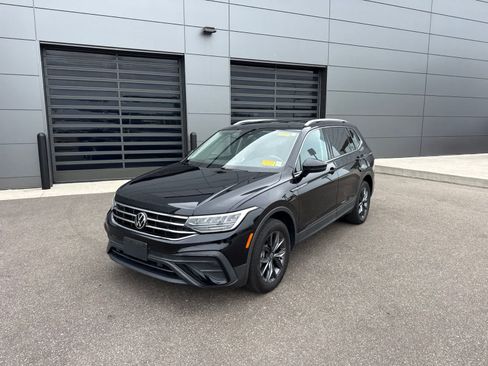 Used 2023 Volkswagen Tiguan SE AWD/4WD image 1