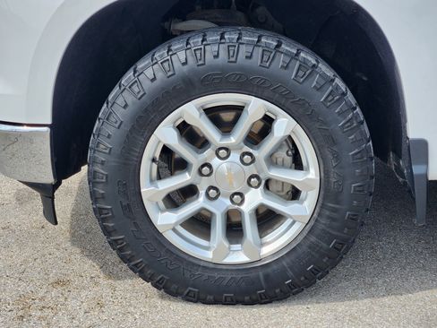 Used 2022 Chevrolet Silverado 1500 LTZ w/ Z71 Off-Road Package AWD/4WD image 10