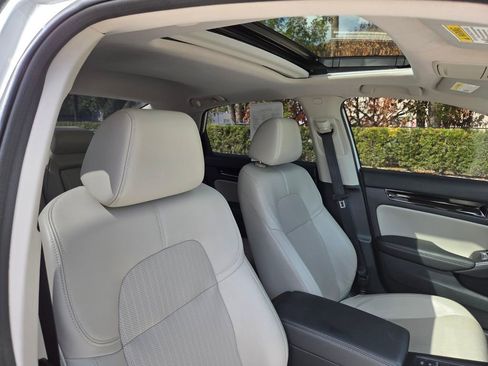 Used 2022 Honda Civic Touring image 11