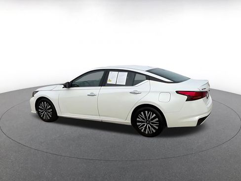 Used 2024 Nissan Altima 2.5 SV image 10