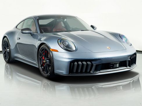 Used 2025 Porsche 911 Carrera 4 GTS image 2
