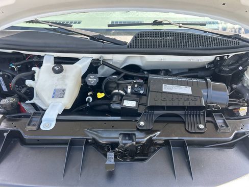 Used 2017 Chevrolet Express 2500 RWD image 20