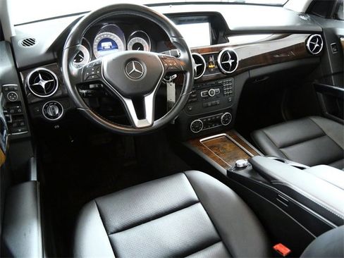 Used 2015 Mercedes-Benz GLK 350 4MATIC image 4