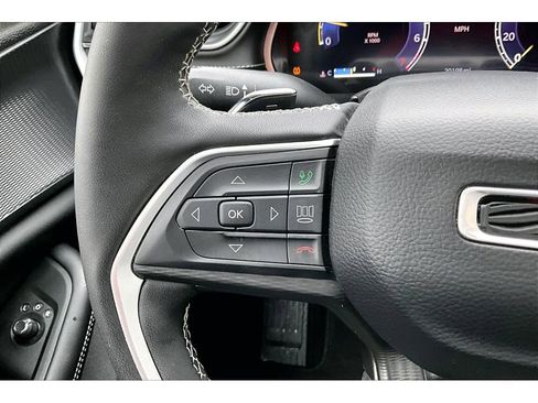 Certified 2024 Jeep Grand Cherokee L Laredo AWD/4WD image 26