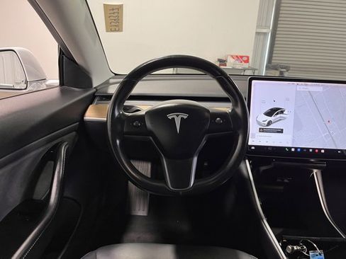 Used 2019 Tesla Model 3 Standard Range Plus image 21