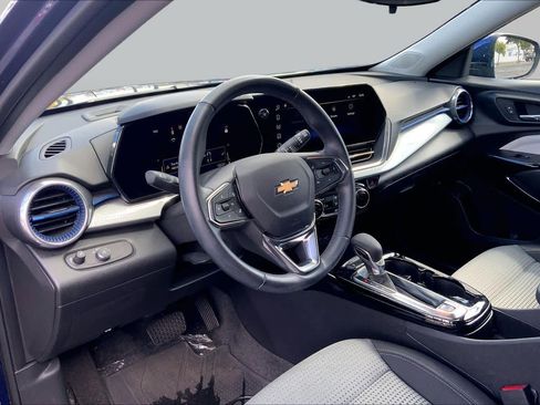 Used 2024 Chevrolet Trax LT w/ Driver Confidence Package FWD image 17