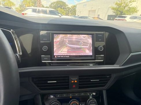 Used 2024 Volkswagen Jetta SE w/ Panoramic Sunroof Package FWD image 24