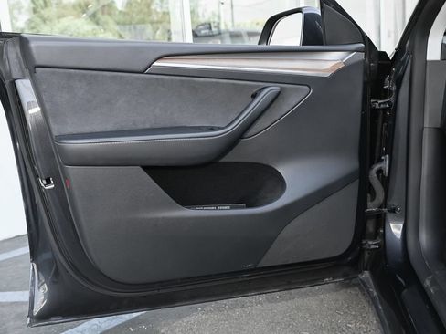 Used 2024 Tesla Model Y Performance AWD/4WD image 18
