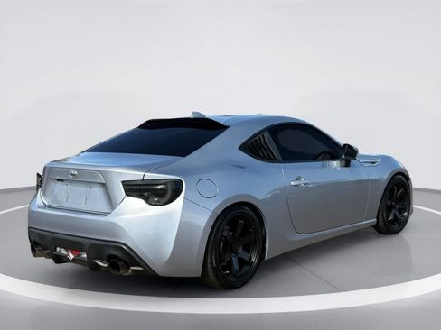 Used 2017 Toyota 86 RWD image 5