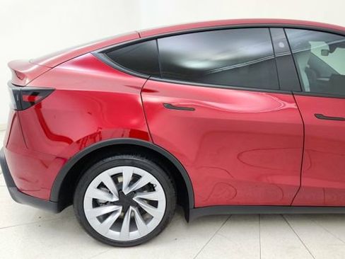 Used 2026 Tesla Model Y AWD image 12