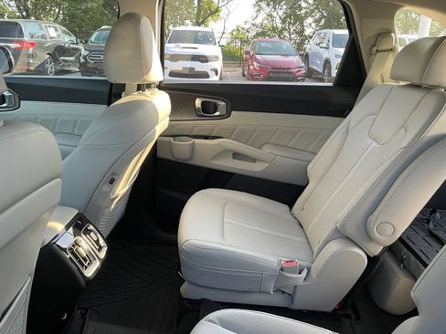 Certified 2025 Kia Sorento SX FWD image 8