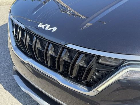 Used 2022 Kia Carnival LX FWD image 6