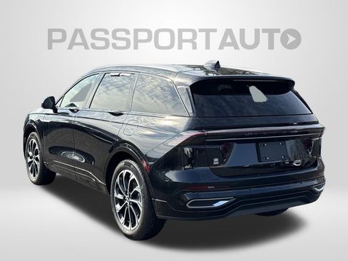 Used 2025 Lincoln Nautilus Reserve image 2