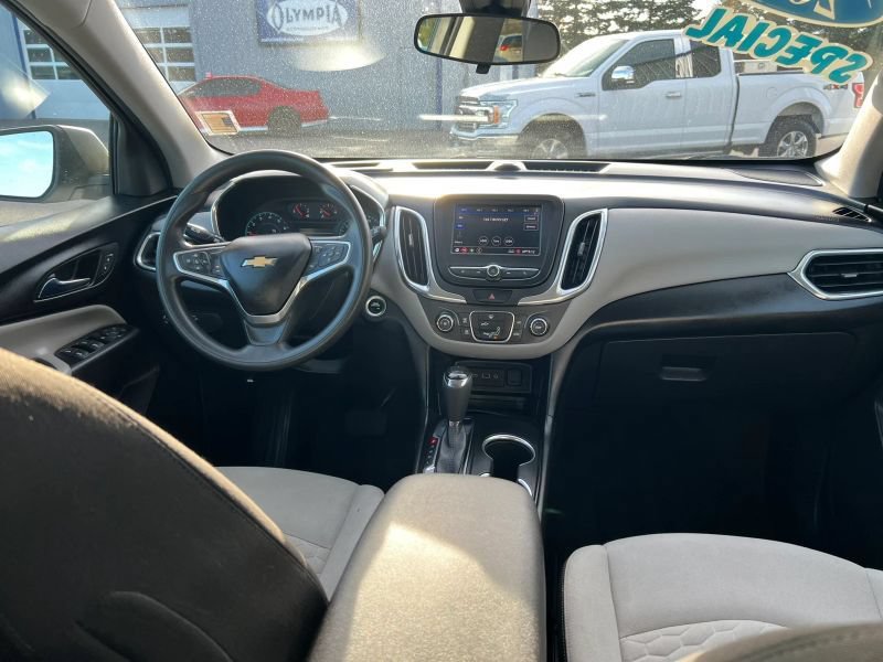 Used 2020 Chevrolet Equinox LS w/ LS Convenience Package AWD/4WD image 11