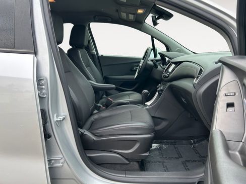 Used 2022 Chevrolet Trax LT w/ Driver Confidence Package image 10