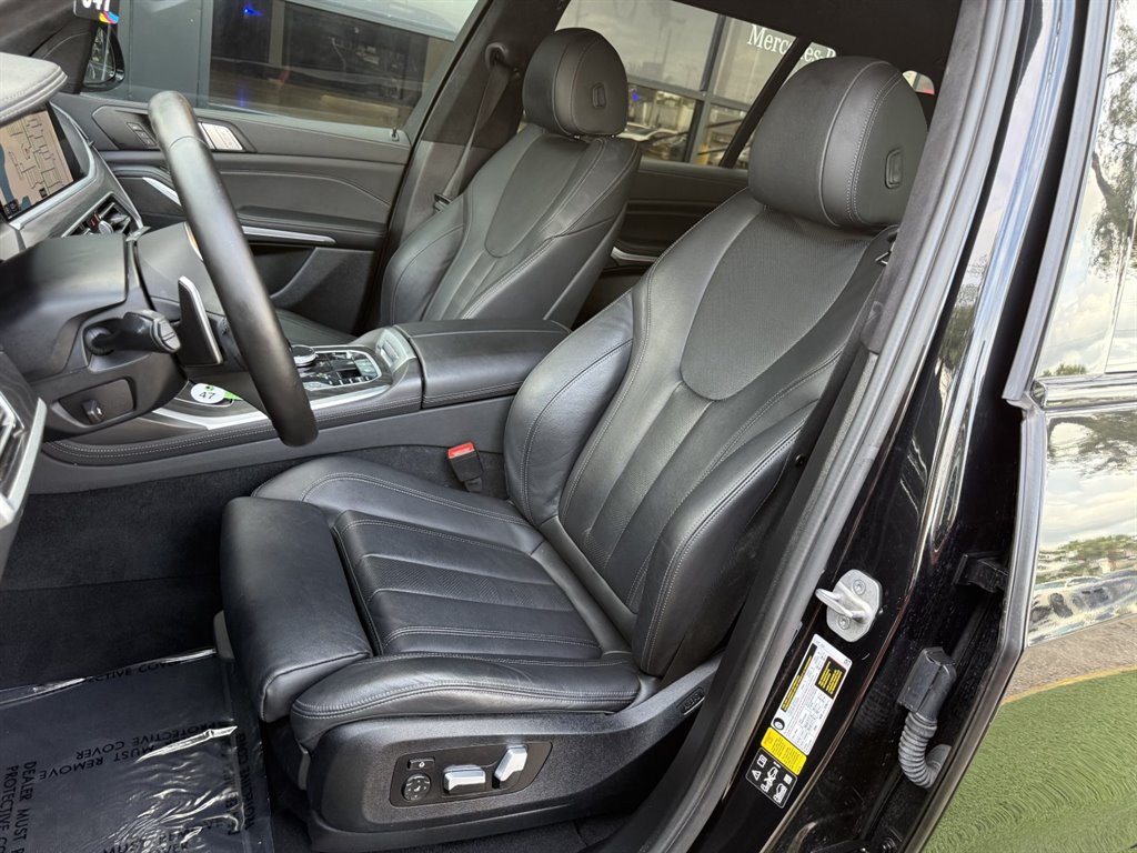 Used 2022 BMW X7 xDrive40i w/ M Sport Package AWD/4WD image 13