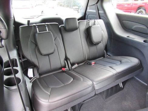 New 2026 Chrysler Pacifica Select FWD image 11