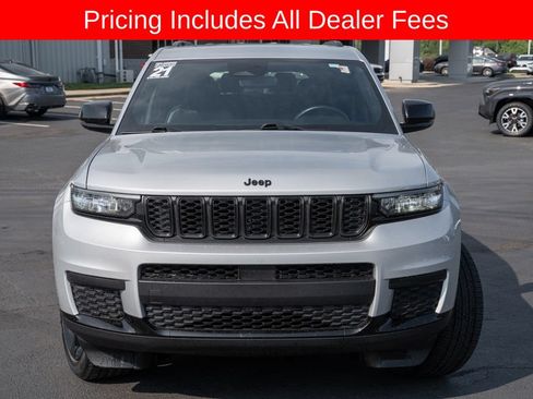Used 2021 Jeep Grand Cherokee L Laredo AWD/4WD image 2