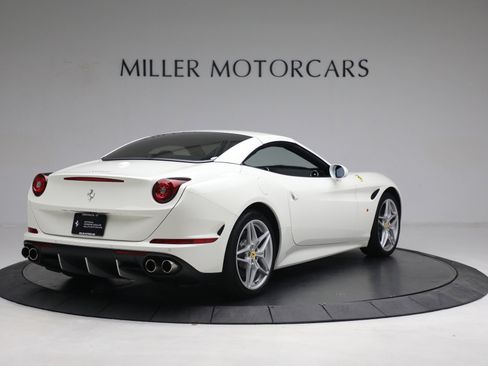 Certified 2017 Ferrari California T image 17