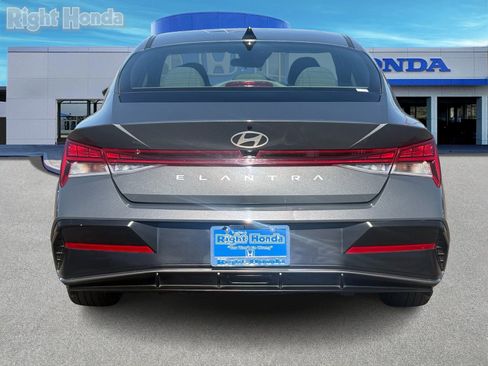 Used 2025 Hyundai Elantra SEL image 7