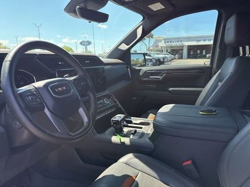 Used 2023 GMC Sierra 1500 AT4 w/ AT4 Premium Package image 8