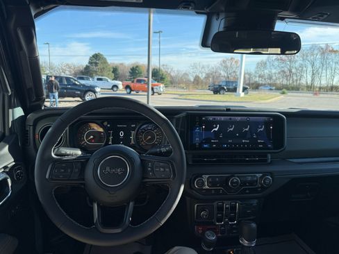 Used 2025 Jeep Gladiator Mojave w/ Convenience Group image 20