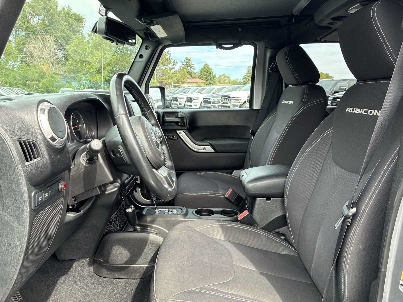 Used 2015 Jeep Wrangler Unlimited Rubicon AWD/4WD image 13