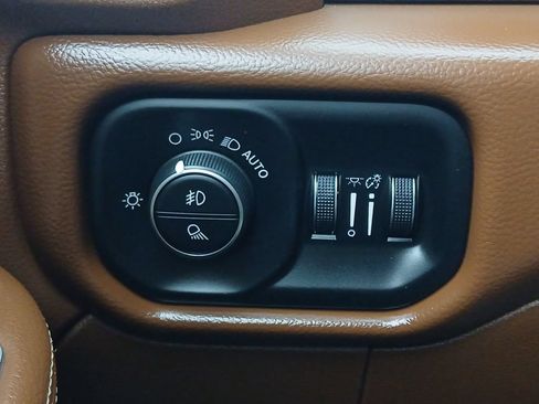 Used 2019 RAM 2500 Laramie AWD/4WD image 12