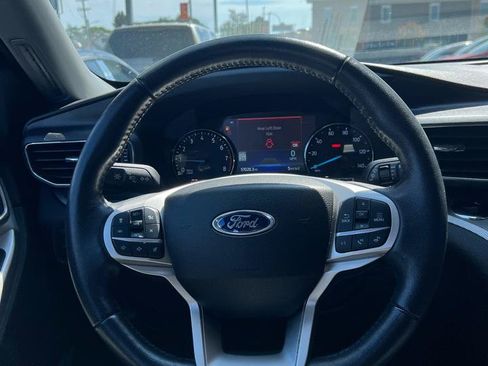 Used 2022 Ford Explorer XLT w/ Equipment Group 202A AWD/4WD image 14