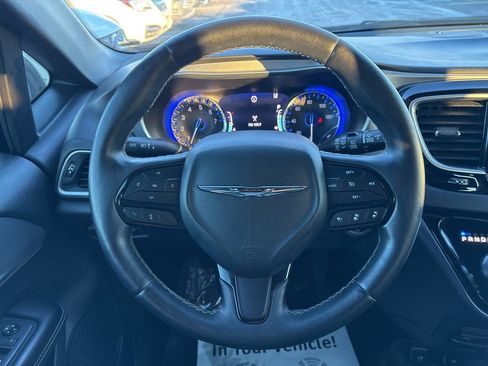 Used 2018 Chrysler Pacifica Touring-L Plus w/ Advanced Safetytec Group image 16