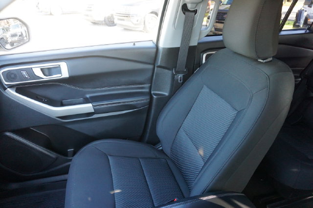 Certified 2024 Ford Explorer XLT RWD image 31