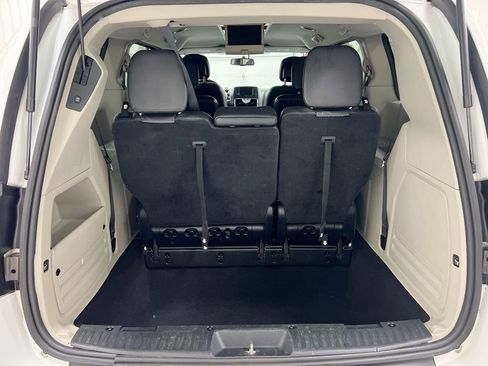 Used 2016 Chrysler Town & Country Touring FWD image 24