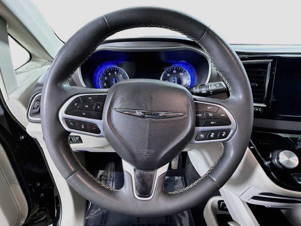 Used 2024 Chrysler Pacifica Touring-L FWD image 13