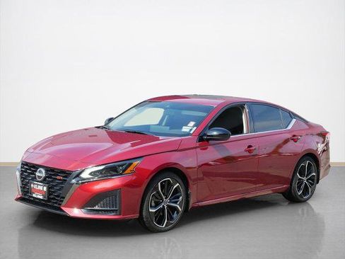 Certified 2023 Nissan Altima 2.5 SR w/ SR Premium Package FWD image 7