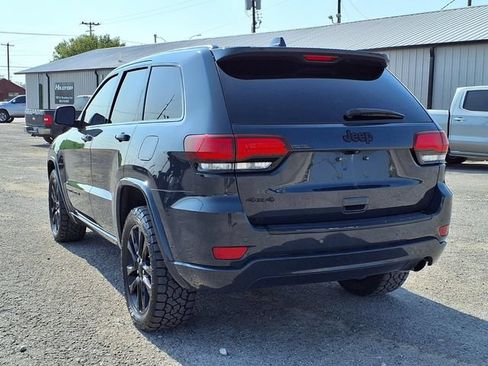 Used 2018 Jeep Grand Cherokee Altitude AWD/4WD image 3