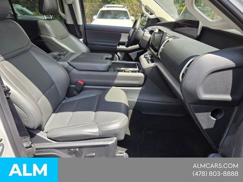 Used 2025 Ford Expedition Active AWD/4WD image 17