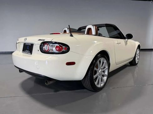 Used 2006 MAZDA MX-5 Miata Grand Touring w/ Premium Pkg RWD image 4