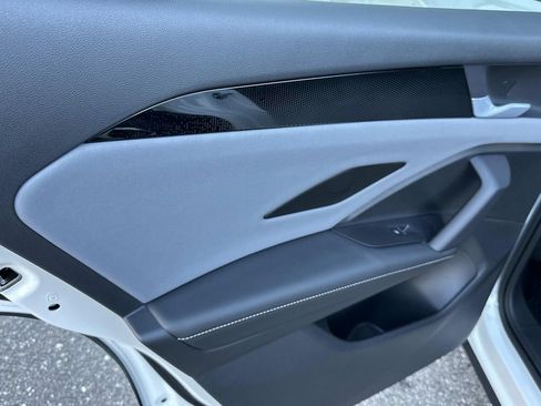 New 2026 Volkswagen Tiguan SE image 18